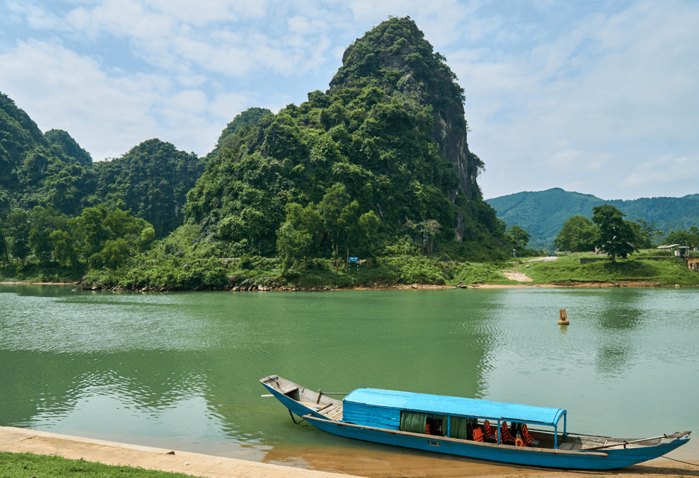 Phong Nha Cave is considered the gateway to Quang Binh’s magnificent “Kingdom of Caves” (Source: Canva)
